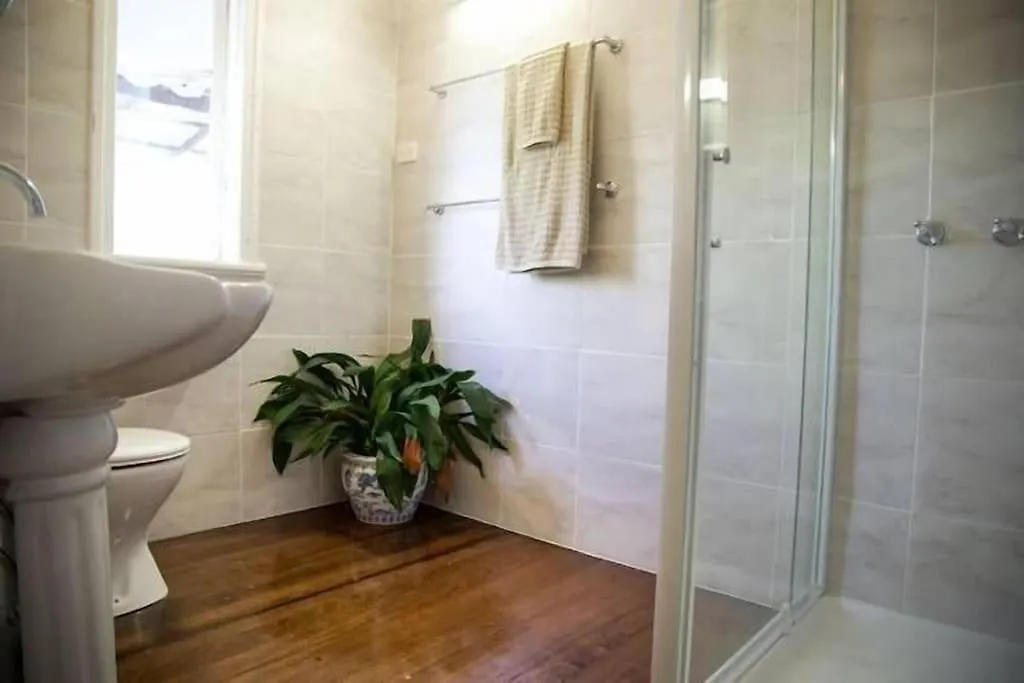 Tamarind Street Cottage. Maleny, Queensland Australia